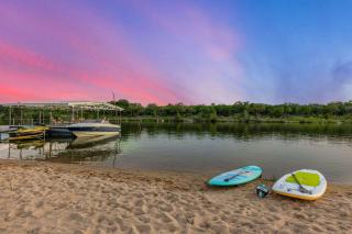 Beach House 2 on Lake LBJ - Sleeps 24 - Kingsland - 0