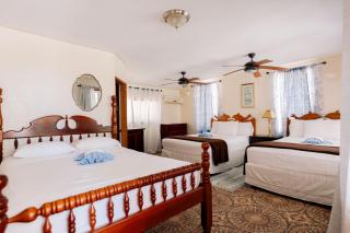 Blue Marlin Beach Resort - Dangriga - 5