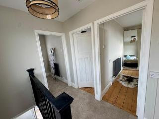 2-Bed Home with Parking & Wi-Fi - Swansea - 2