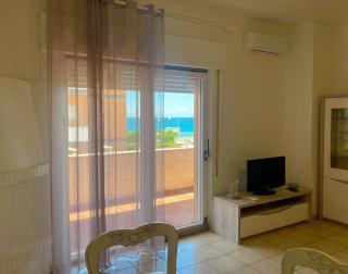 MIRA IL MARE Seaview Apartment - Sunset Lovers' Spot - 50m from the Beach LAVINIO MARE - 1