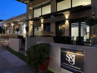 S&J Luxury Apartments - Stratoni - 9
