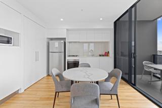 Stunning 1 Bedroom with Ocean View - Gold Coast - 4