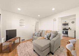 3BR Home Bright and Open In Euclid Near Cleveland - Euclid - 7