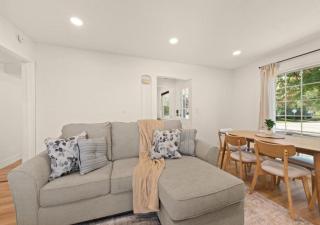 3BR Home Bright and Open In Euclid Near Cleveland - Euclid - 8