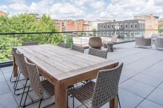 OTR King Bed Free Parking Gym Pool Penthouse - 4