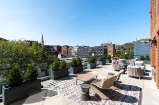 OTR King Bed Free Parking Gym Pool Top Floor - 9