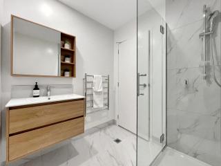 Spacious Allen Street 1BR Stay - Christchurch - 5