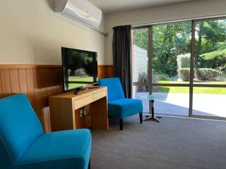 Spacious Suburban Hideaway - Christchurch - 3