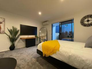 Stylish and Lush CBD Studio - 7