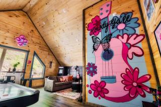 Dolly's Place- 2 bed/2 bath, Sleeps 6, Putting Green! Hot Tub, Arcade, Game Loft, Air Hockey - Boyds Creek - 5
