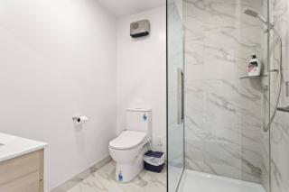 Well-styled Vibrant 2 Bed Home - 4
