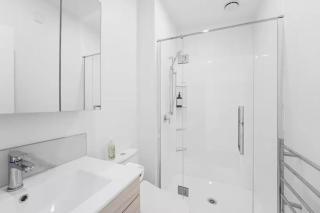 Bright and Stylish Tauranga Home - 6