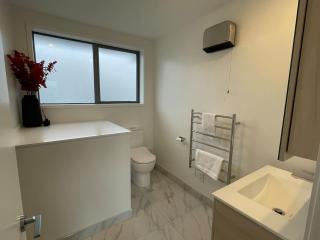 2 Bed 2 Bath Retreat - Christchurch - 3