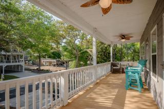 Sandy Toes Bungalow - Oak Island - 0
