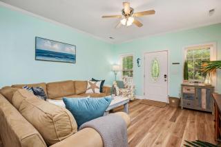 Sandy Toes Bungalow - Oak Island - 3