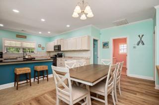 Sandy Toes Bungalow - Oak Island - 1