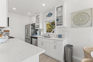 Penthouse Steps from Victoria Beach 180 degree ocean views - 2