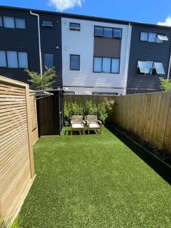 Stylish 1 Bed 1 Bath Retreat - Auckland - 3