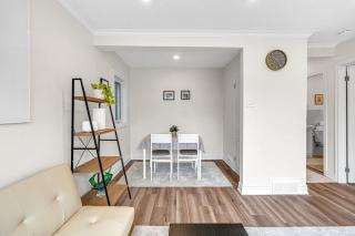 Cozy 2BR Home with Workspace Toronto Retreat - Toronto - 7
