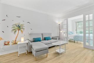 Downtown 2BR plus Den Condo with Parking, Walk to Hotspots - 6