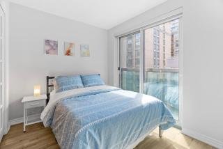 Downtown 2BR plus Den Condo with Parking, Walk to Hotspots - 1