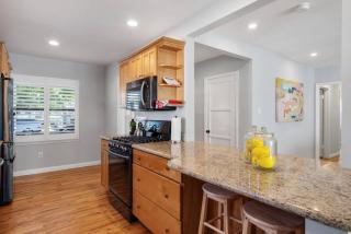 Splash Haven-Heated Pool-Huge Living Area-Sleeps 8 - Long Beach - 5