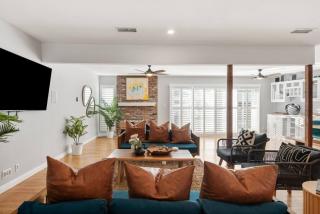 Splash Haven-Heated Pool-Huge Living Area-Sleeps 8 - Long Beach - 1