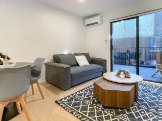 Light and Central CBD Stay - 8