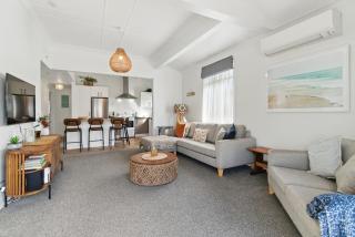 Beachside Bungalow Papamoa - 3