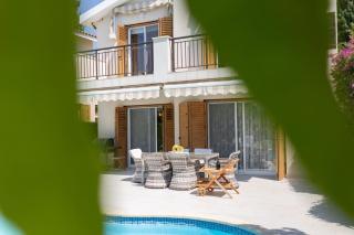 Villa Albina - Elegant 3BR Retreat with Private Pool near Coral Bay - 7