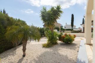 4-bedroom Villa with Heated Pool - Peyia - 3