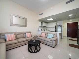 Spacious 3 Bed Marina Haven with Waterfront Views - 6