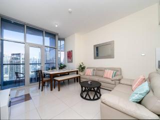 Spacious 3 Bed Marina Haven with Waterfront Views - 8