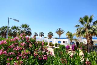 Bungalow Sea Paradise - Beachfront Escape with Sea View - 0