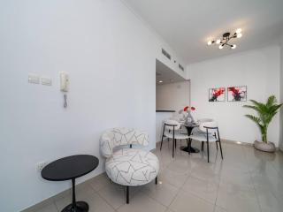 Elegant 1-Bedroom Retreat with Marina Views - 7