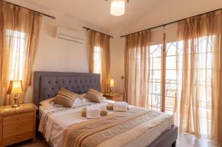 Villa Coralia - Coastal Comfort near Beach & Restaurants - 8
