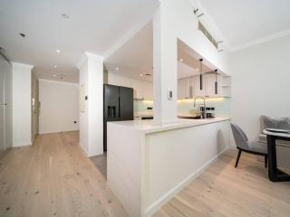 Luxurious 2 Bed Waterfront Living at Marina Quays - 3