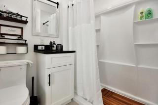 Breathtaking King Suite Steps to Daytona Beach - Daytona Beach - 3