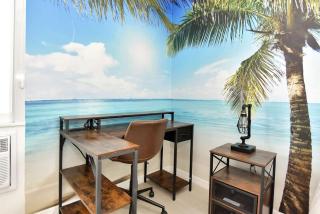 Breathtaking King Suite #9 Steps to Daytona Beach - 2