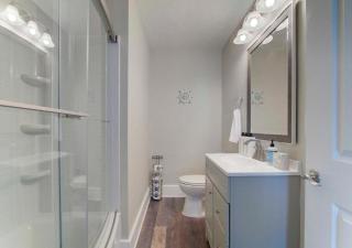 Sleeps 16 Large Groups 2 Full Homes In Vermilion - Vermilion - 3