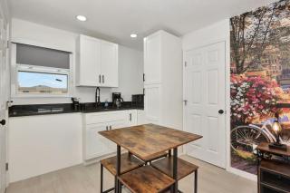 Modern King Suite #10 Steps to Daytona Beach - 5