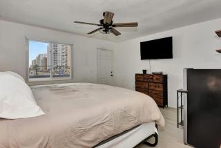 Modern King Suite Steps to Daytona Beach - Daytona Beach - 3