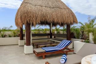 Penthouse Condo Private Rooftop Terrace with Jacuzzi - 3