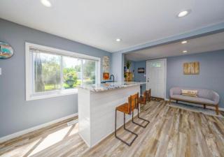Lakefront Escape With Hot Tub and Modern Comforts - Mentor-on-the-Lake - 7