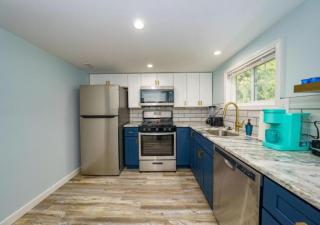 Lakefront Escape With Hot Tub and Modern Comforts - 7