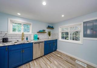 Lakefront Escape With Hot Tub and Modern Comforts - 5