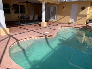 Villa Tuscany Luxury Stay With Pool Spa - Cape Coral - 8