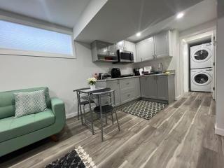 Exquisite Guest Suite in Regina - 9