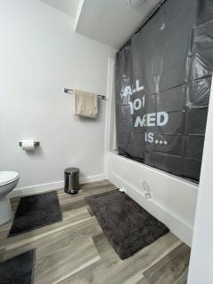 Exquisite Guest Suite in Regina - Regina - 6