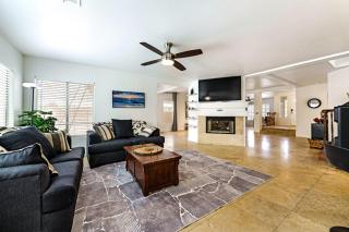 4 BD Spacious, Pool, Extended Stay, Pet Friendly - 2